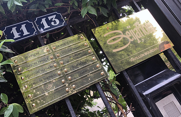 Plaque en laiton gravé pour les professionnels sur-mesure